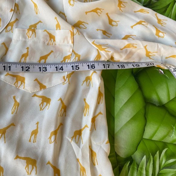 NWT BONGO cream giraffe 3/4 sleeve top - Picture 6 of 10